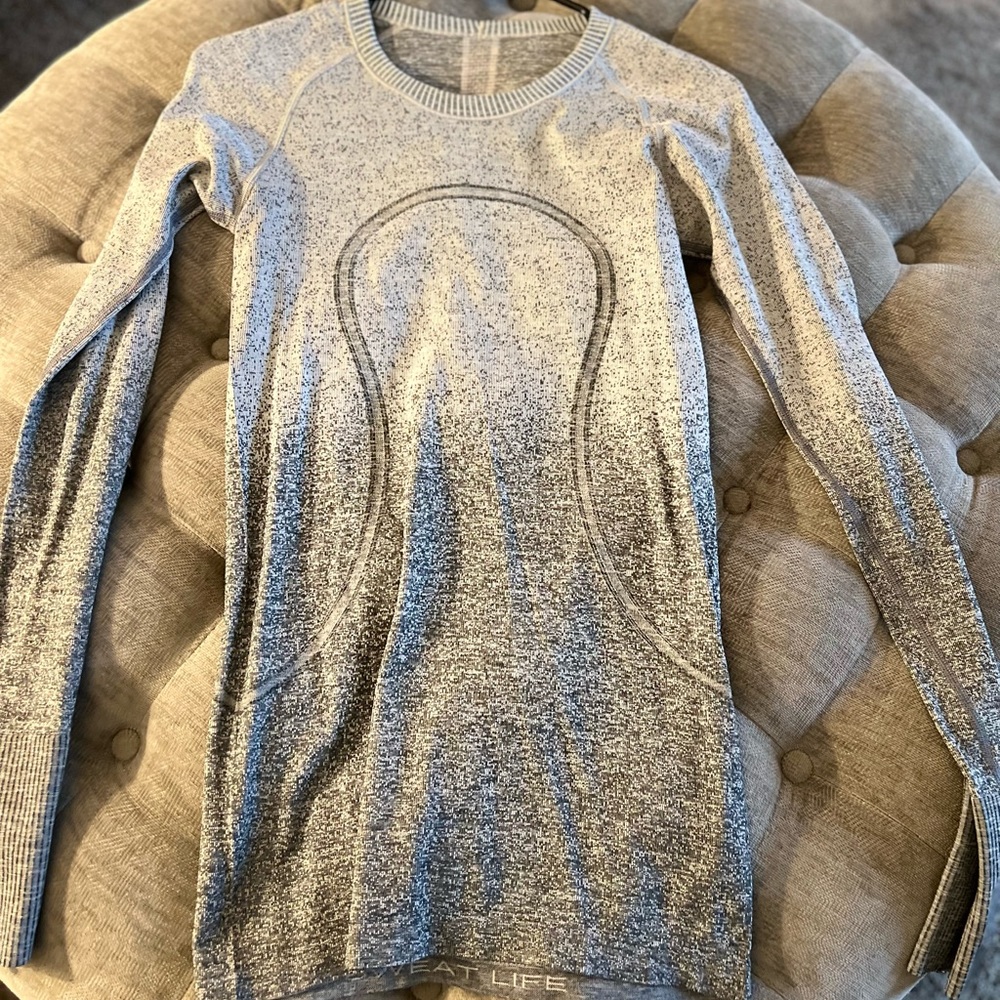 🚫 SOLD Lulu long sleeve Swiftly tech. Size 6. Great condition